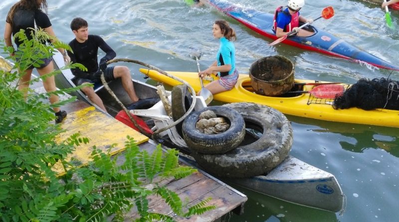 earth day canoa