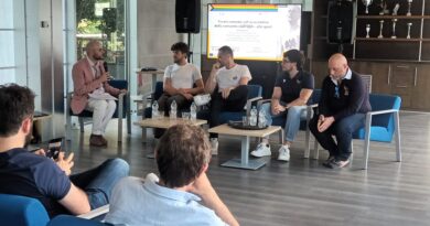 Il parterre della tavola rotonda. In ordine: il giornalista e moderatore Cristian Salvatore Miglietta, i pallavolisti di Roman Volley Marco Michele D'Achille e Giuseppe Barbieri, il rugbista e il presidente di Libera Rugby Nicolò Barbagallo e Nicolò Zito.